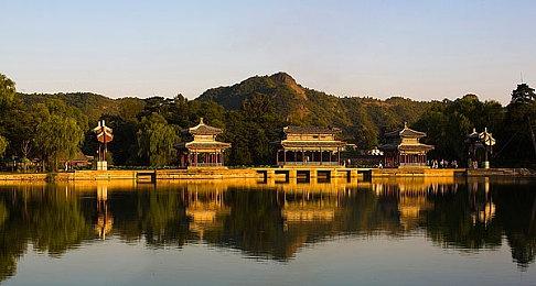 卡牌赌徒冒险游戏《千爵史诗》正式发售